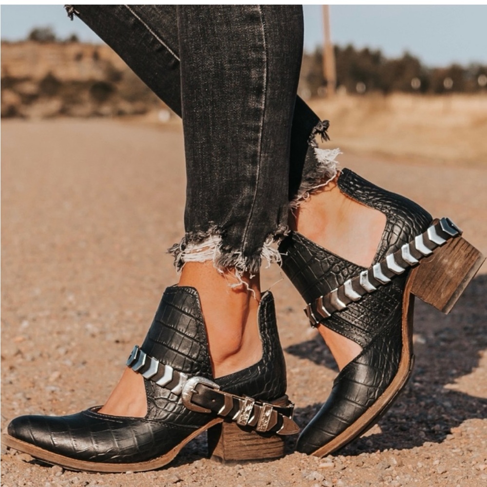 Freebird Blade Boot in Black, Women’s Size 7, Super Cute and Great Condition!
